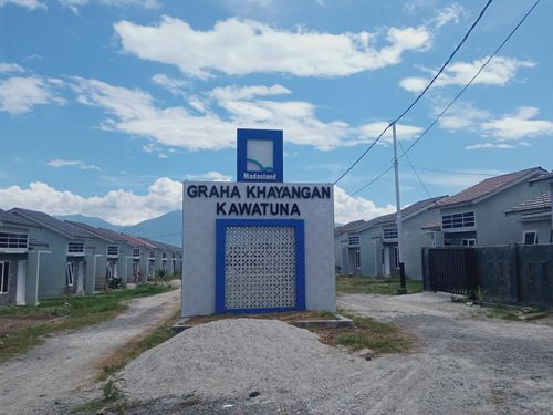 foto gerbang perumahan Graha Khayangan Kawatuna