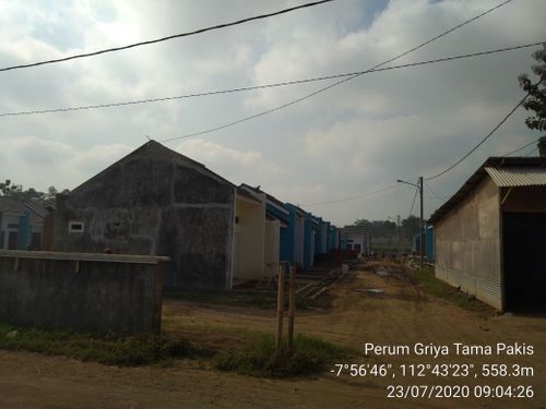 foto gerbang perumahan Griya Tama Pakis