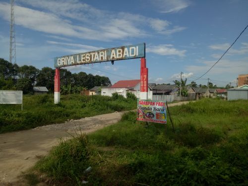 foto gerbang perumahan GRIYA LESTARI ABADI