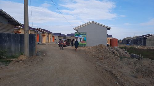 foto gerbang perumahan Yoshie Dyfa Land