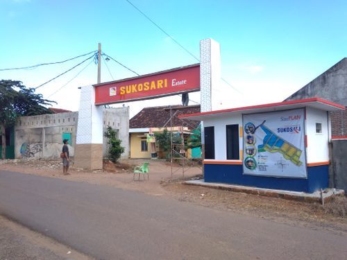 foto gerbang perumahan Sukosari Estate