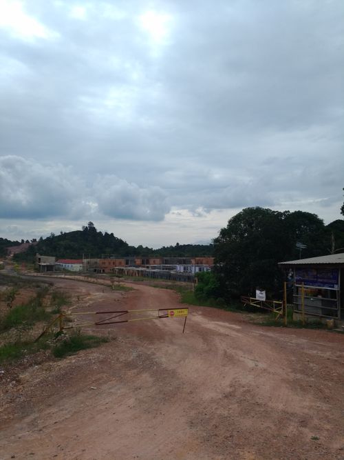 foto gerbang perumahan Woodland Harmoni Residence