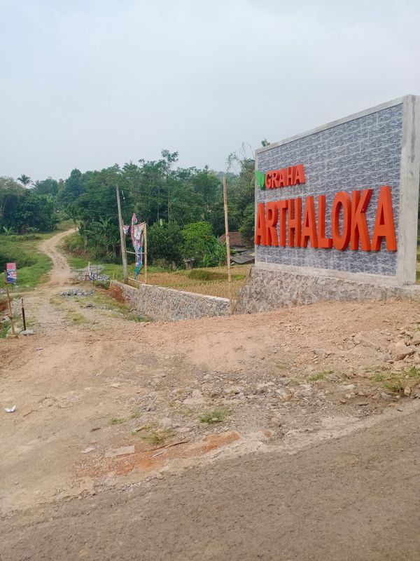 foto gerbang perumahan GRAHA ARTHALOKA