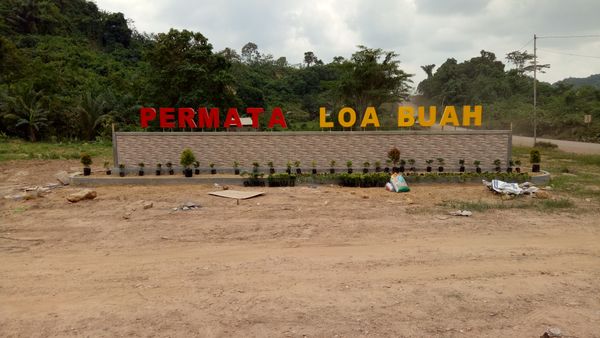 foto gerbang perumahan PERMATA LOA BUAH