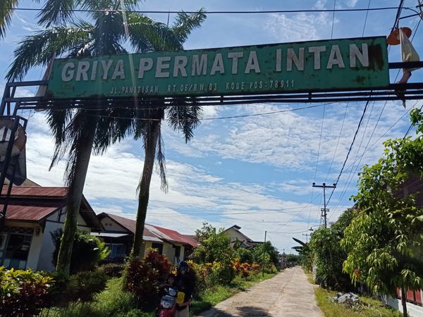 foto gerbang perumahan GRIYA PERMATA INTAN