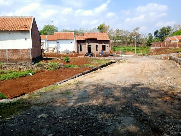 foto gerbang perumahan PERUMAHAN PURI KAHURIPAN TEGALGEDE 2