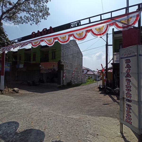 foto gerbang perumahan SAGA REGENCY