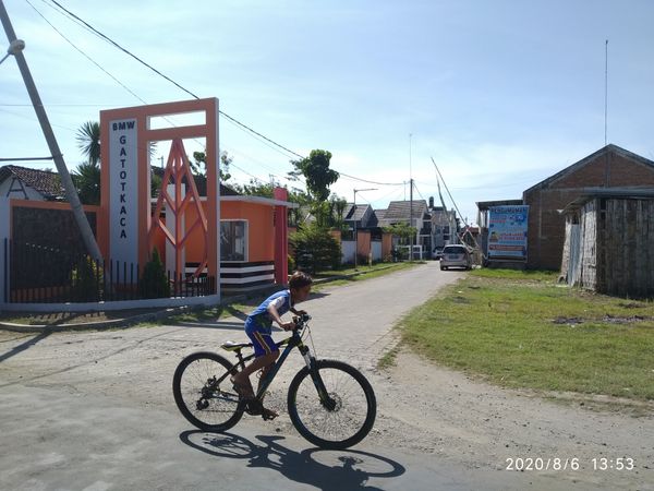 foto gerbang perumahan BMW GATOTKACA