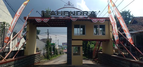 foto gerbang perumahan Mahendra Regency