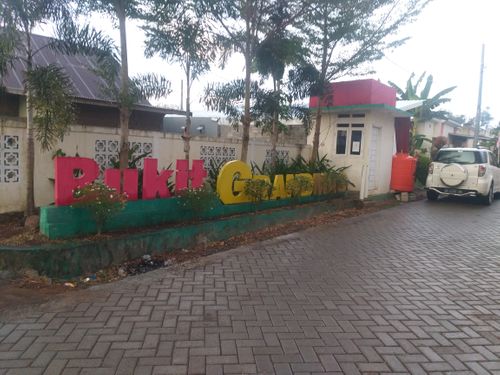 foto gerbang perumahan Perumahan Bukit Grandmas
