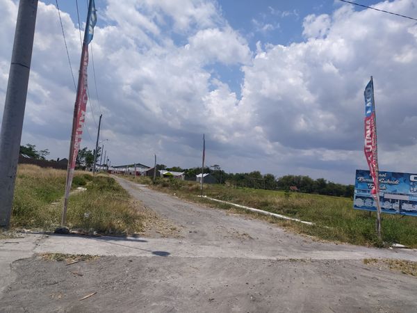 foto gerbang perumahan Graha Sejahtera Tempel