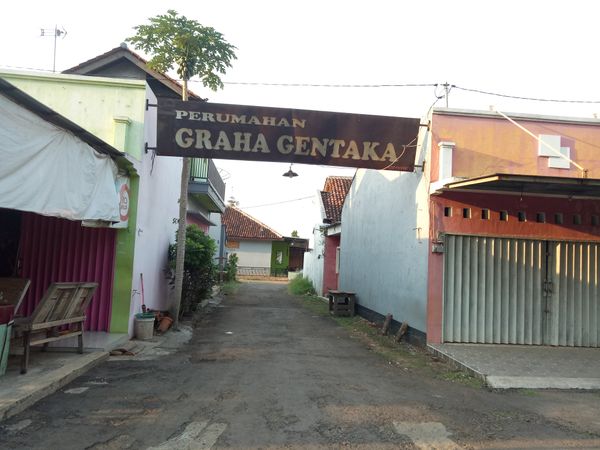foto gerbang perumahan GRAHA GENTAKA