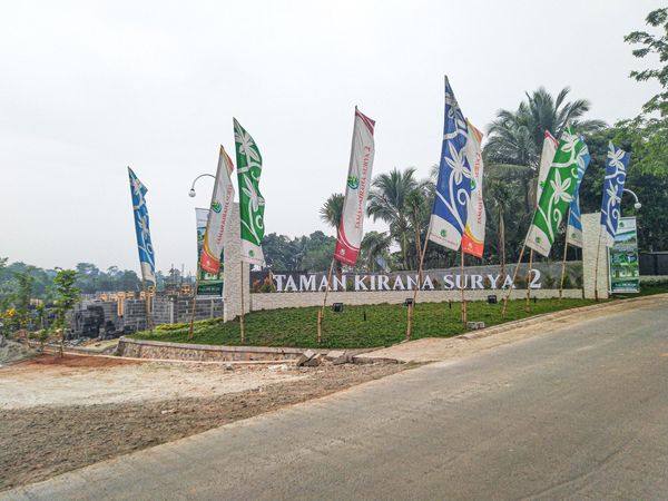 foto gerbang perumahan Taman Kirana Surya 2