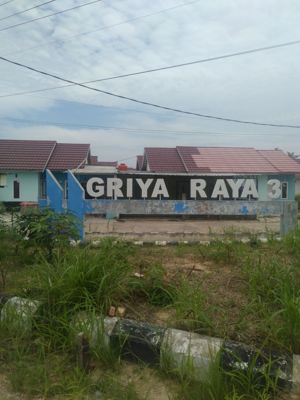 foto gerbang perumahan GRIYA RAYA 3