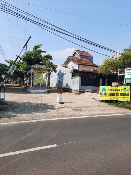 foto gerbang perumahan BUKIT RANTAU INDAH CIANJUR