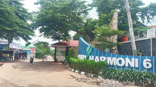 foto gerbang perumahan Puri Harmoni 6