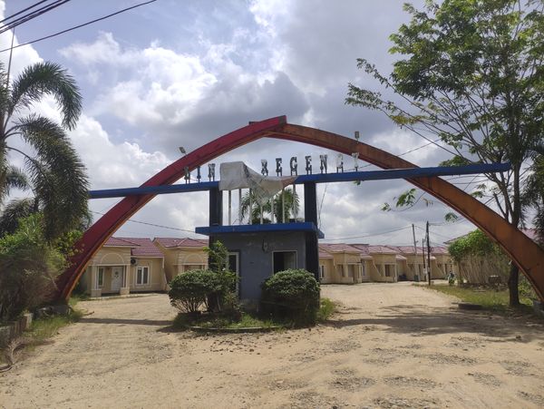 foto gerbang perumahan LINDA REGENCY 5 TAHAP 2