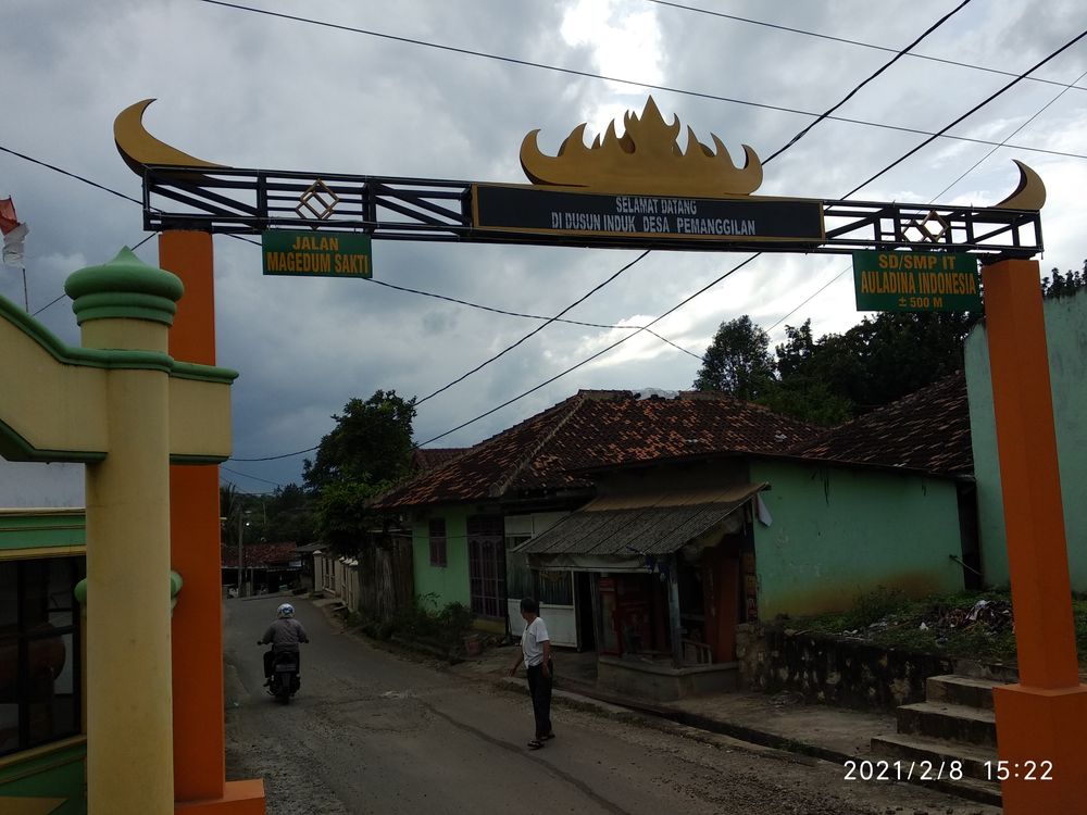 foto gerbang perumahan BUKIT INDAH NATAR