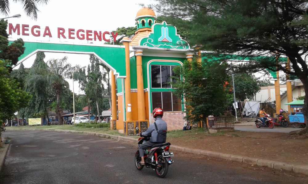 foto gerbang perumahan MEGA Regency Blok P