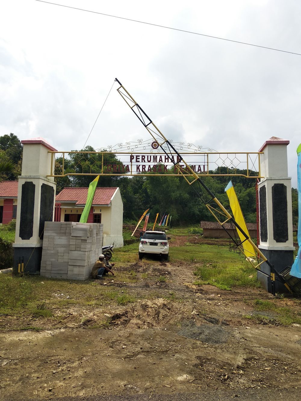 foto gerbang perumahan Griya Krasak Permai