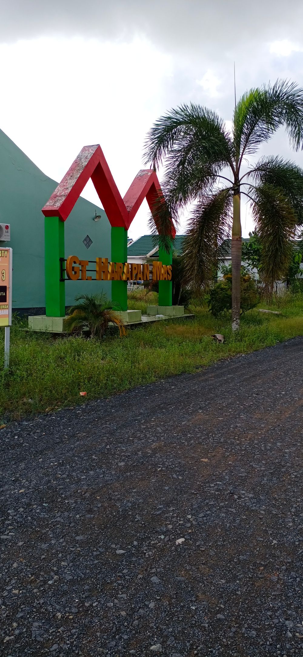 foto gerbang perumahan GUNTUNG HARAPAN MAS TAHAP 4