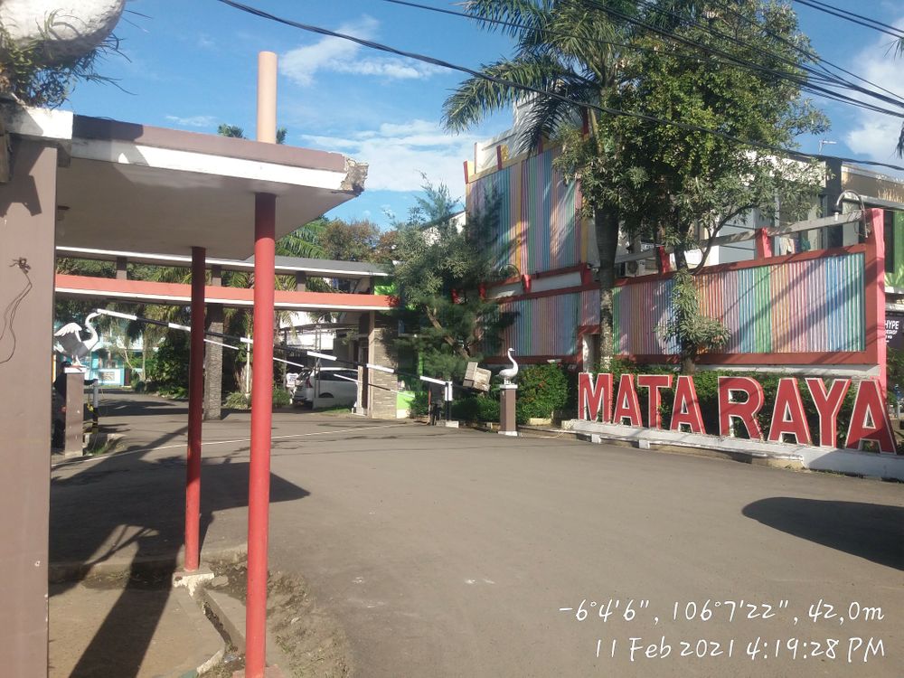 foto gerbang perumahan Mata Raya