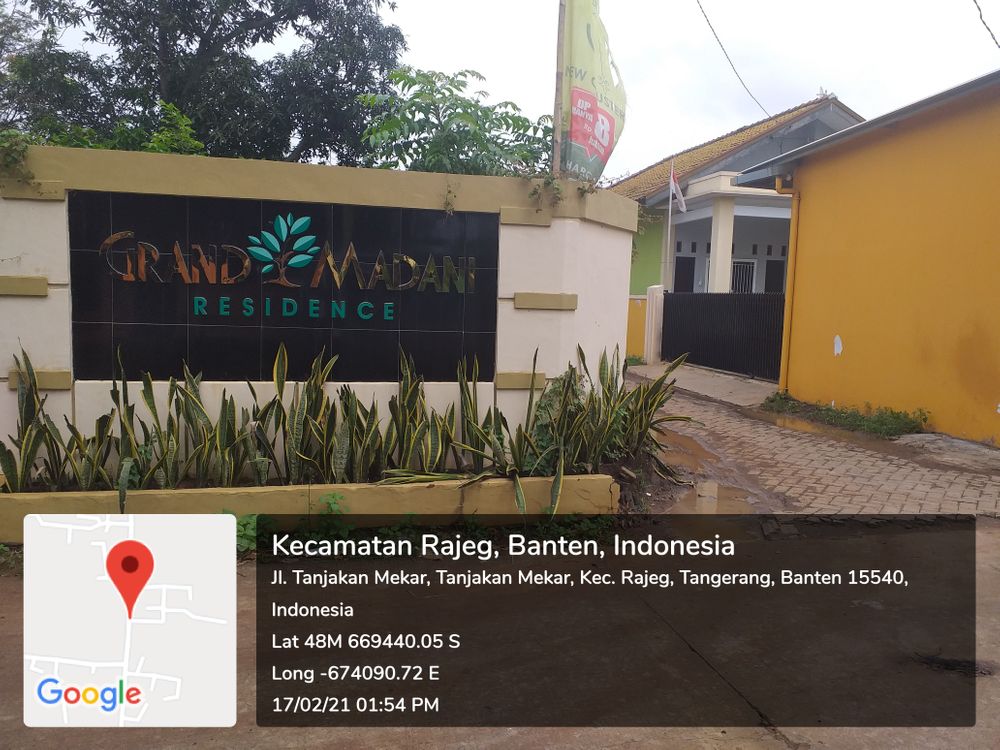 foto gerbang perumahan Grand Madani Residence