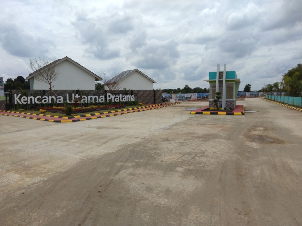foto gerbang perumahan KENCANA UTAMA PRATAMA