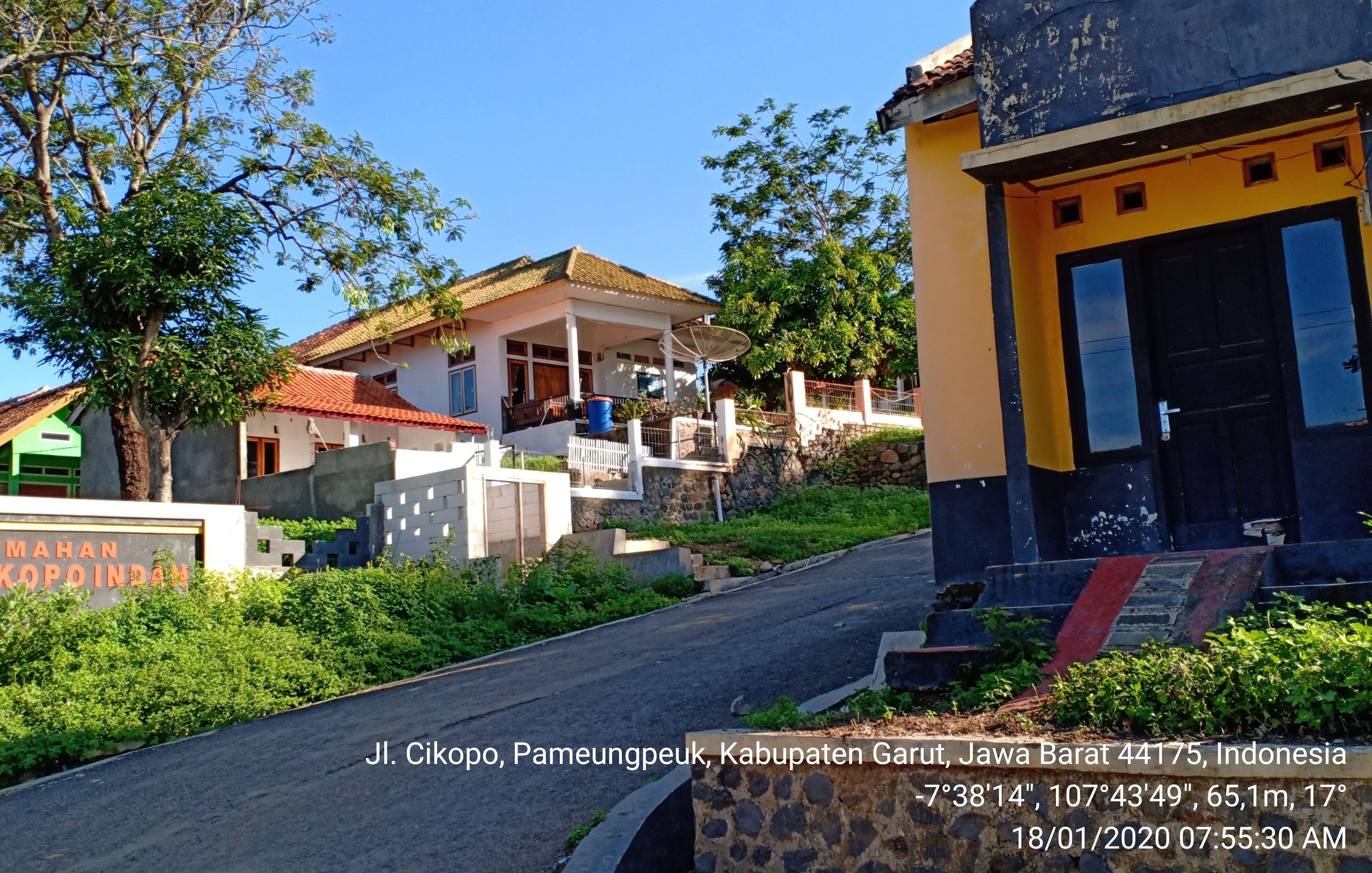 foto gerbang perumahan Bukit cikopo indah