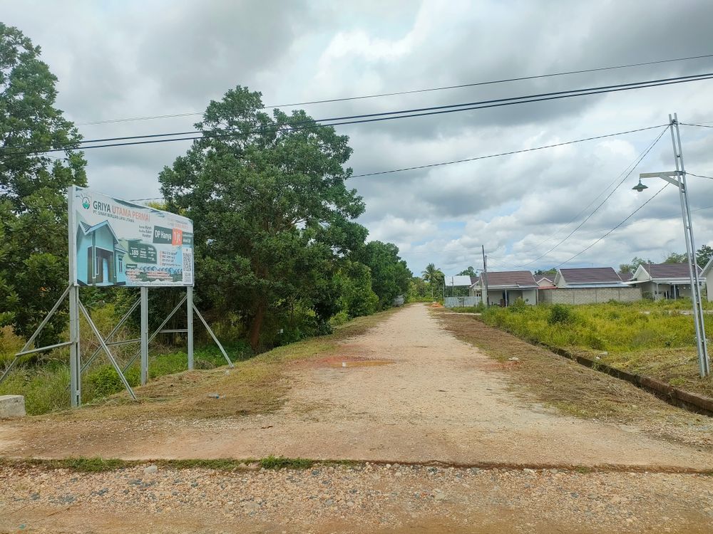 foto gerbang perumahan GRIYA UTAMA PERMAI 1