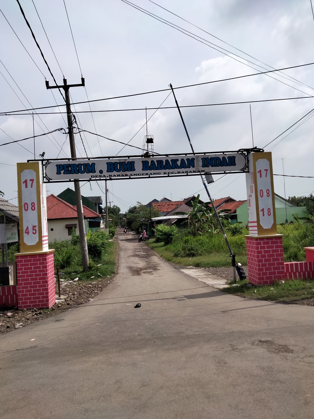 foto gerbang perumahan Bumi Babakan indah