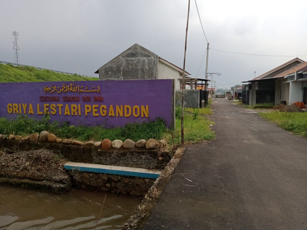 foto gerbang perumahan PERUMAHAN GRIYA LESTARI PEGANDON