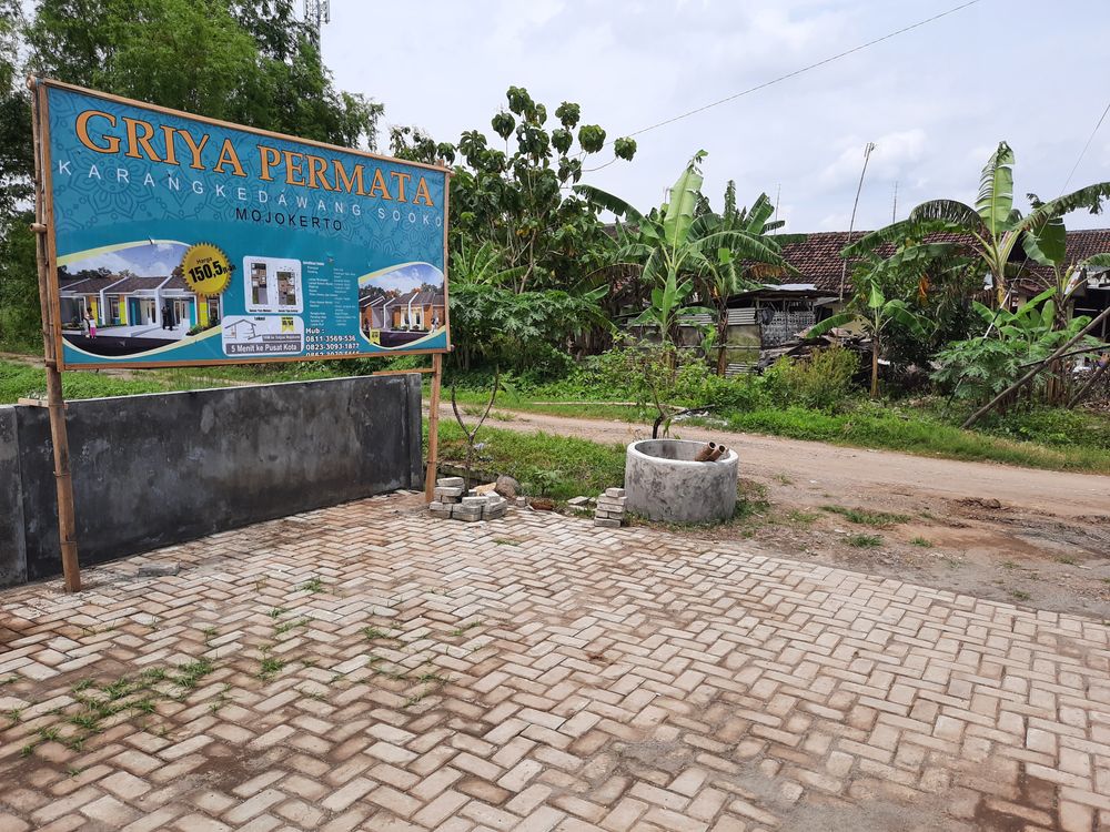 foto gerbang perumahan Griya Permata Karang Kedawang