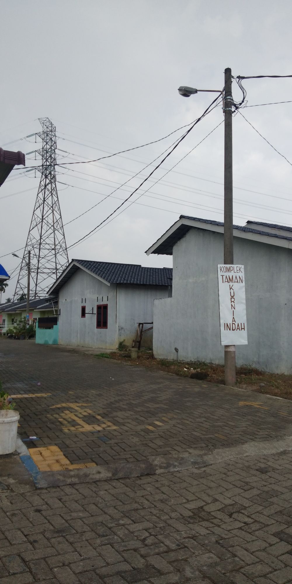 foto gerbang perumahan PERUMAHAN TAMAN KURNIA INDAH