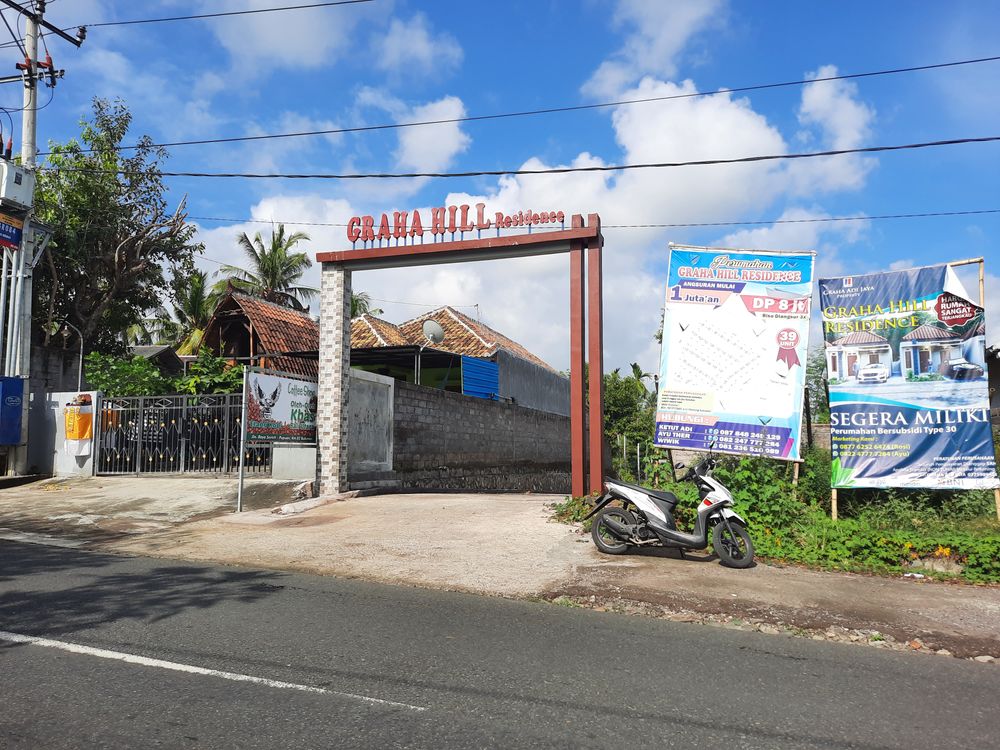 foto gerbang perumahan GRAHA HILL RESIDENCE