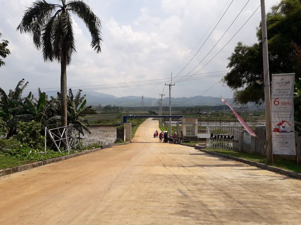 foto gerbang perumahan GRAND MADANI VILLAGE CILEUNGSI