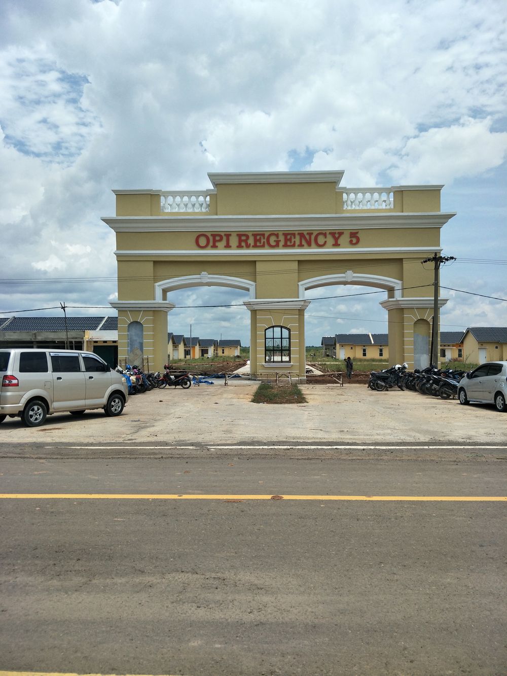 foto gerbang perumahan OPI REGENCY 5