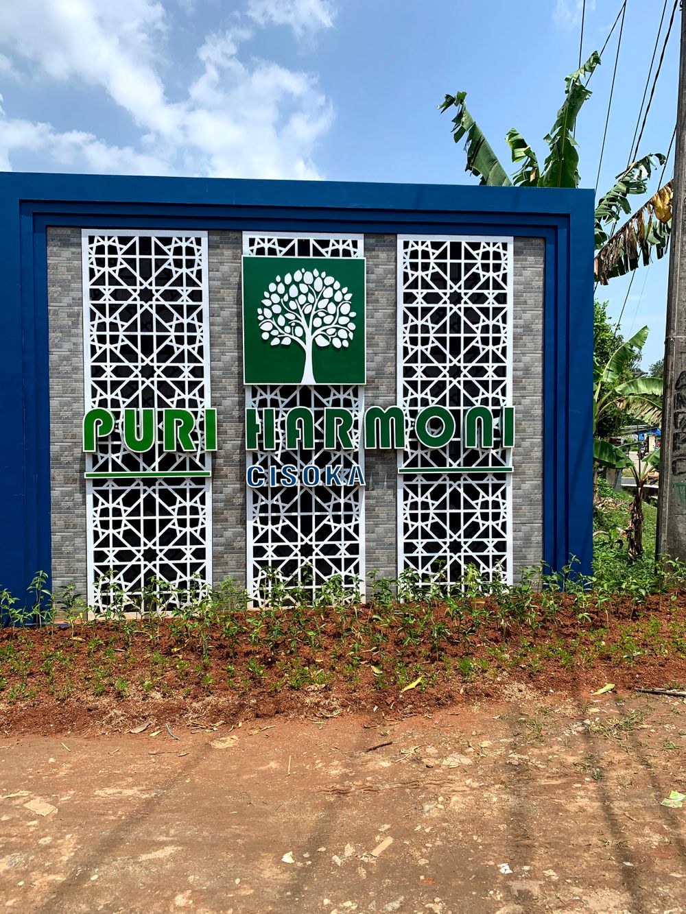 foto gerbang perumahan Puri Harmoni Cisoka