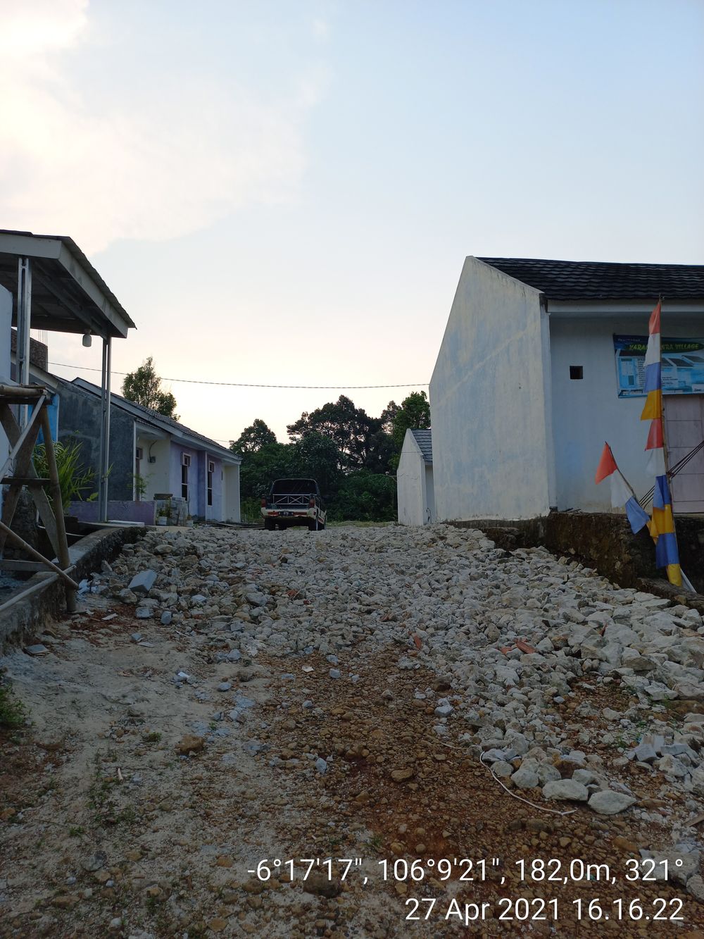 foto gerbang perumahan KARANGSETRA VILLAGE