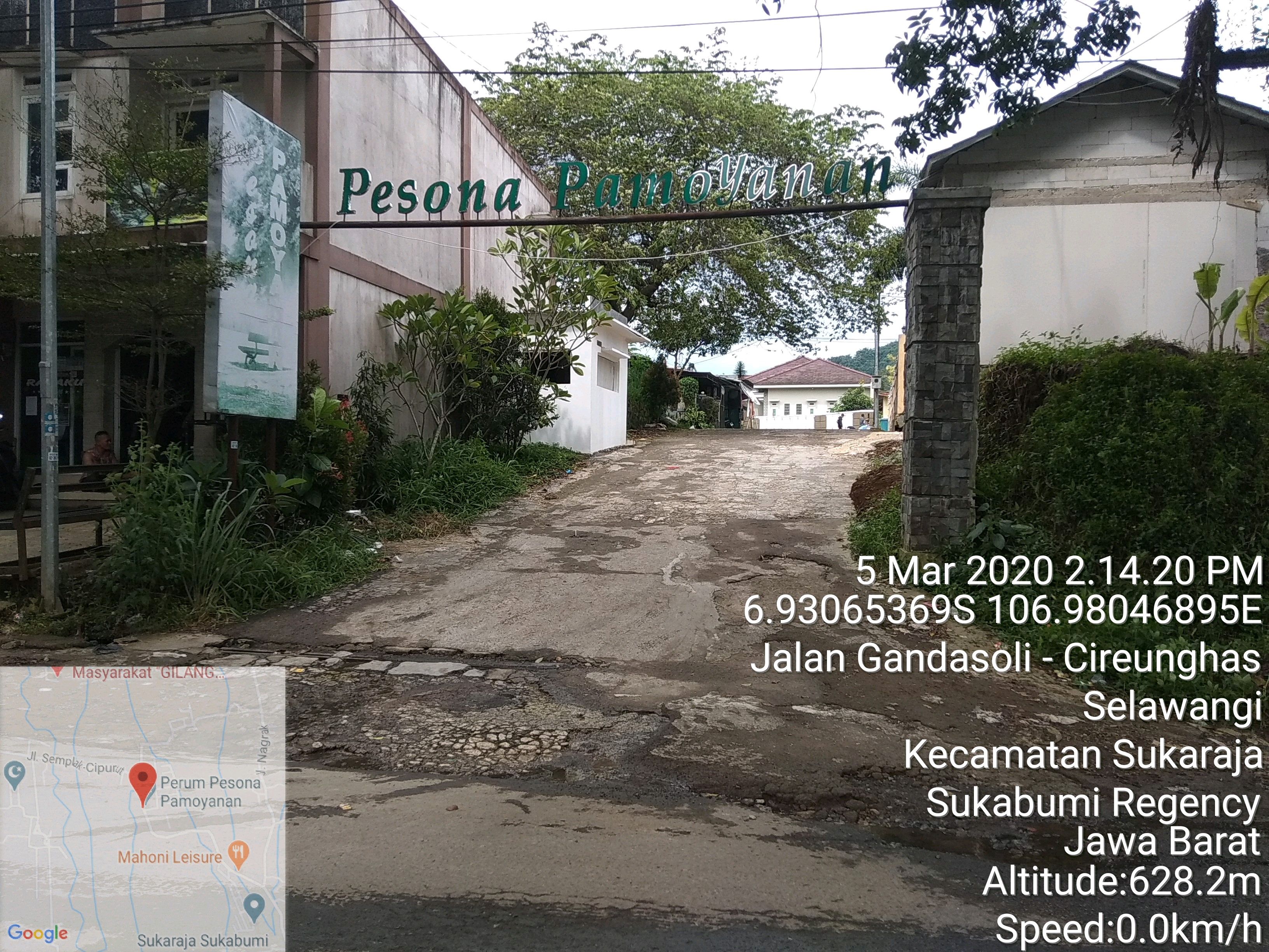 foto gerbang perumahan Pamoyanan Residence