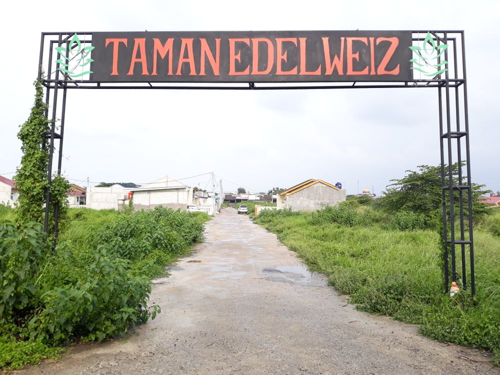 foto gerbang perumahan TAMAN EDELWEIZ