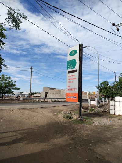 foto gerbang perumahan The Green Garden Bonthain