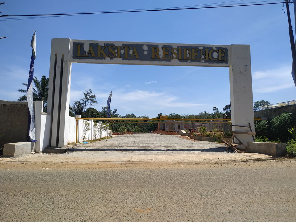 foto gerbang perumahan LAKSITA RESIDENCE