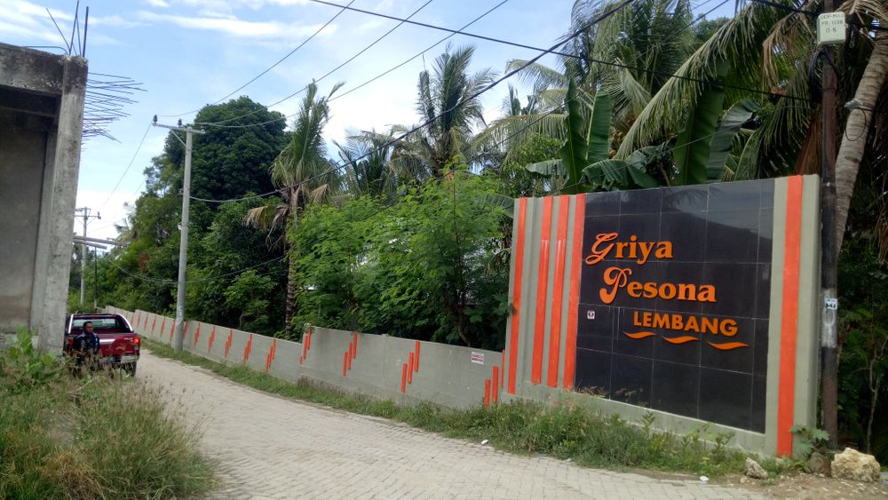 foto gerbang perumahan GRIYA PESONA LEMBANG 2