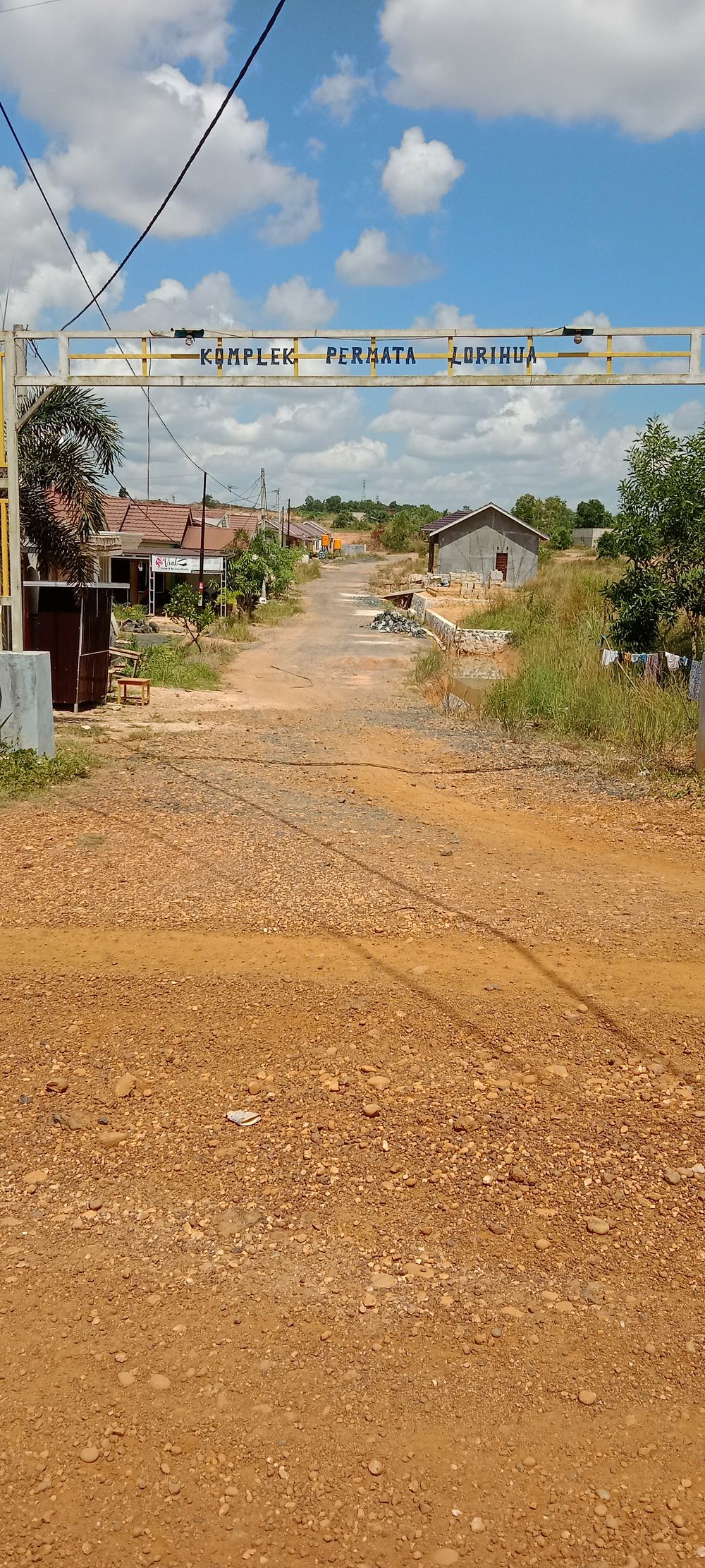 foto gerbang perumahan Permata Lorihua Blok III