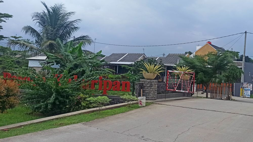 foto gerbang perumahan PESONA KAHURIPAN TAHAP 11