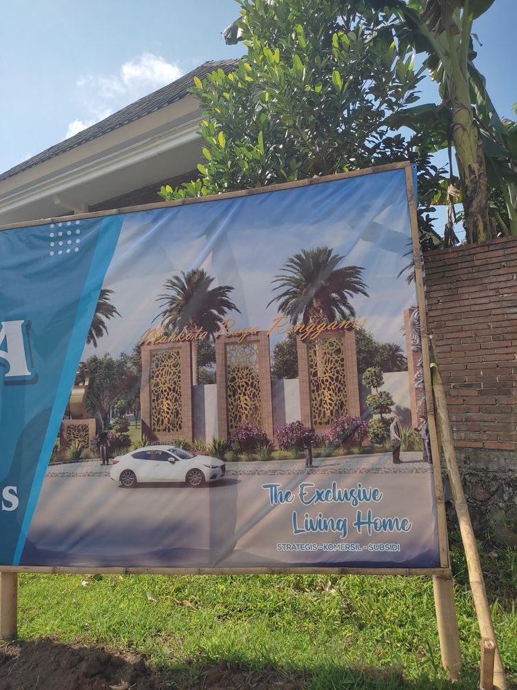foto gerbang perumahan Mahkota Raya Rengganis