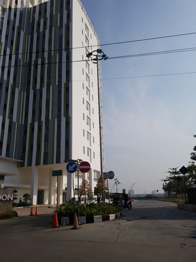 foto gerbang perumahan Grand Kamala Lagoon