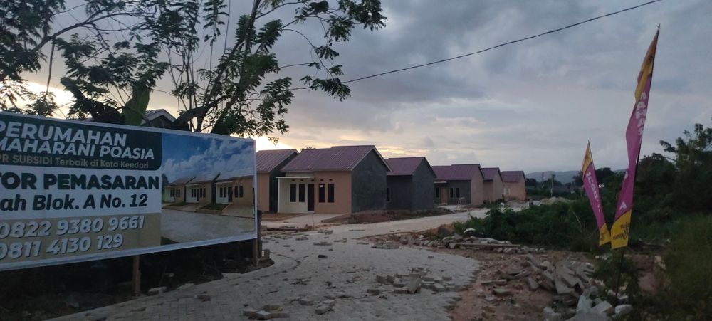 foto gerbang perumahan MAHARANI POASIA