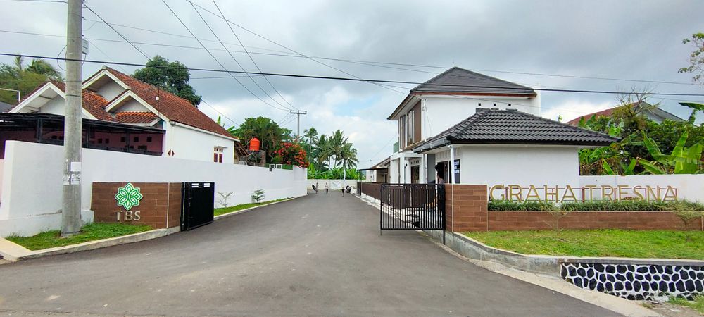 foto gerbang perumahan GRAHA TRESNA TAHAP 2
